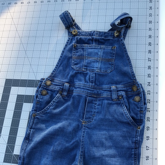 OshKosh Toddler Boys Farmer Jeans/Overalls - Picture 10 of 10